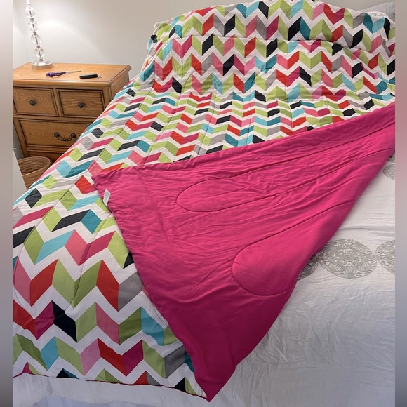 My Zone Other - ‼️SOLD‼️ My Zone Fuchsia/Multi Twin Comforter 🌷